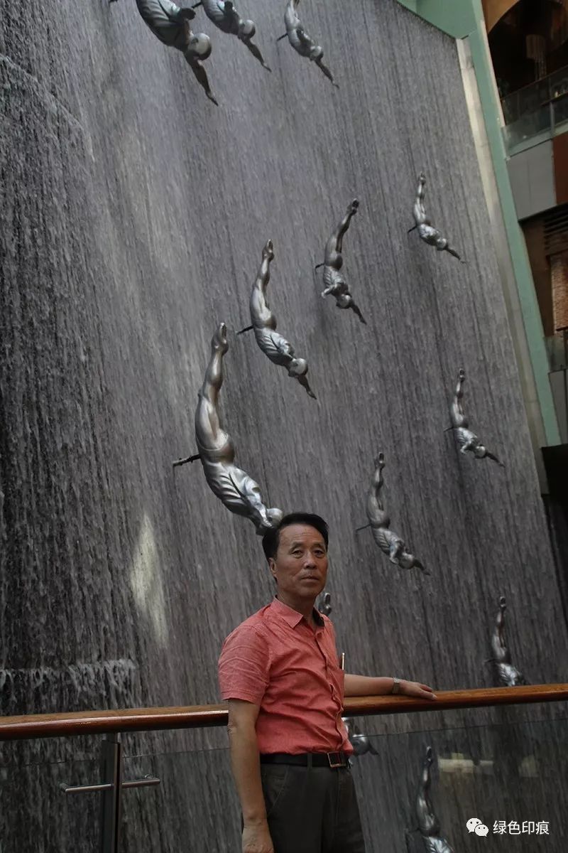 在迪拜最大购物中心尽情享受购物 (去逛迪拜的购物中心)