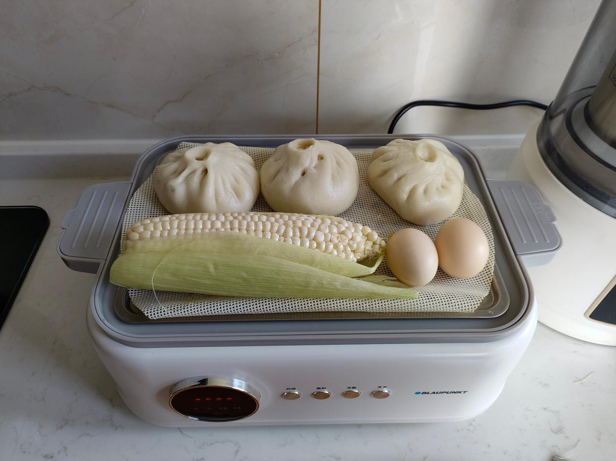 老两口晒出早餐，低调“奢华”又养生，网友感叹：退休金多少