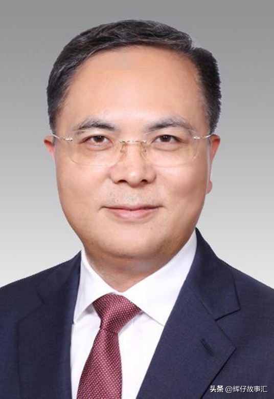 上海市黄浦区区长和无锡市市长,现任上海市委书记和市长