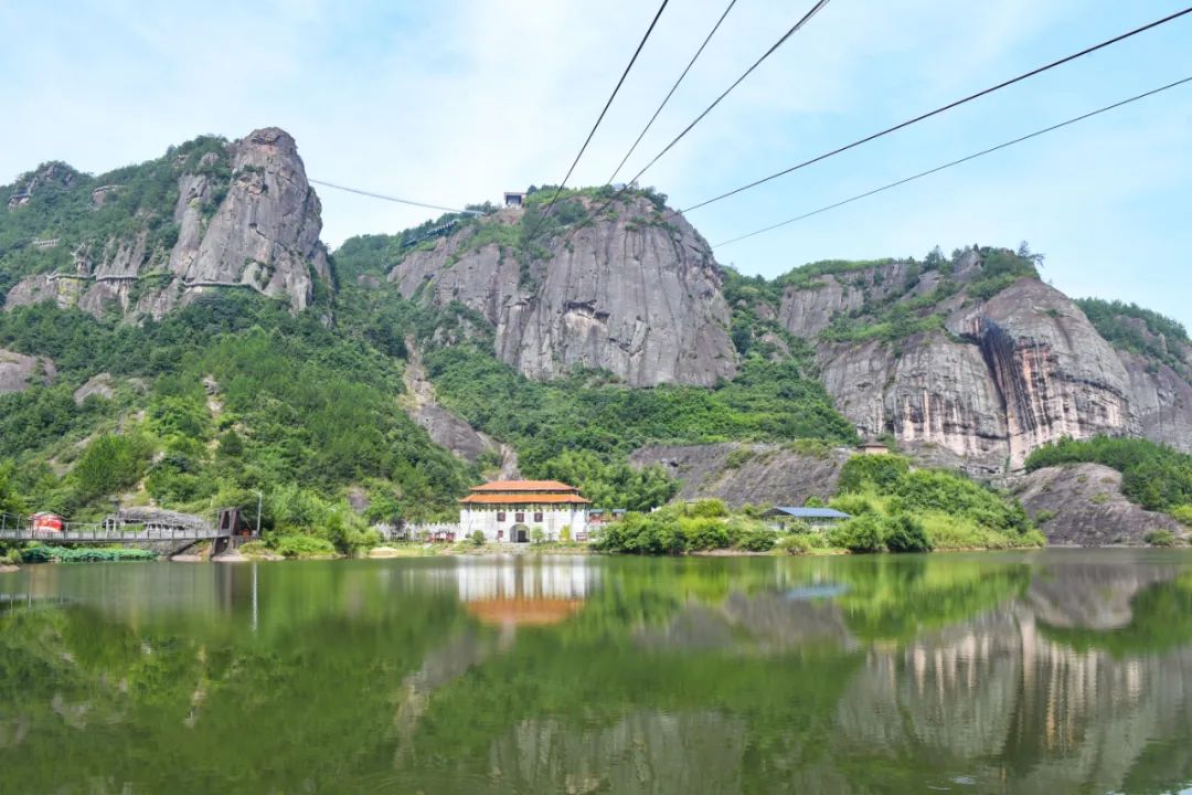 红色蓝色绿色混合一起成什么颜色,红色绿色蓝色有数字的牌是啥