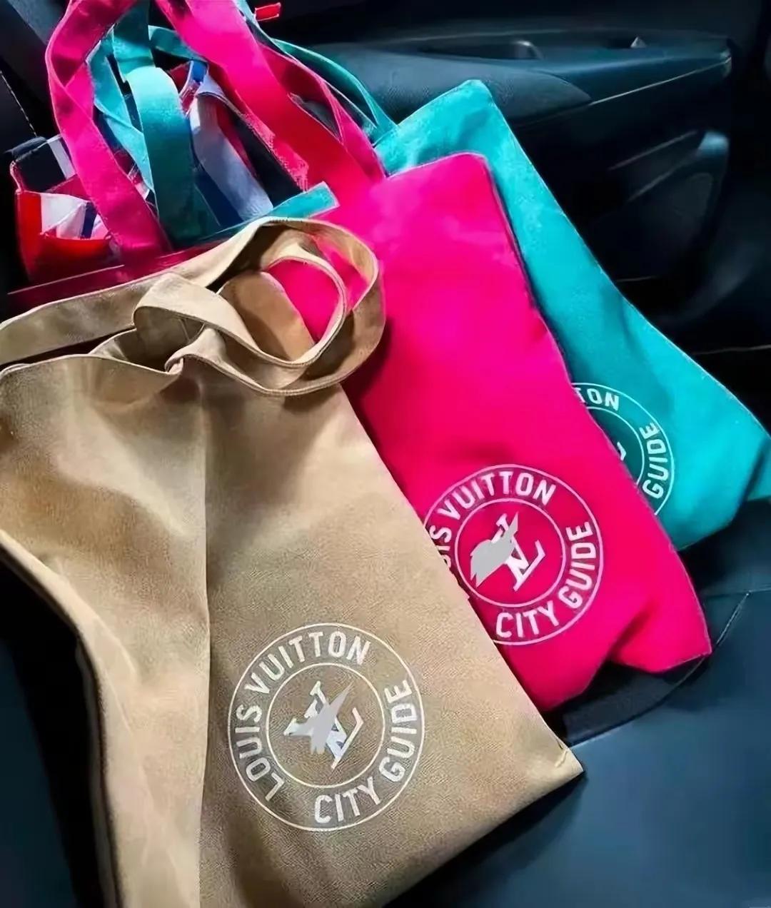 某媒体形容某些人：又蠢又穷又虚荣！我完全赞同