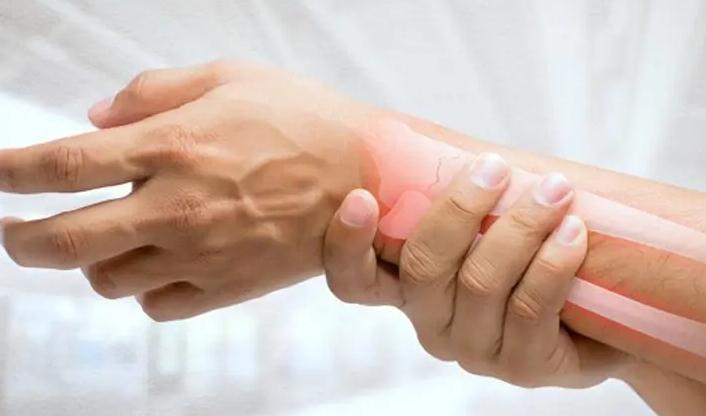 骨头疼是什么病的征兆中医辩证,左手骨头疼是什么症状