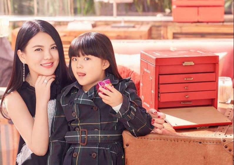 李湘晒女儿王诗龄瘦下来后的样子,李湘女儿王诗龄穿一万块衣服