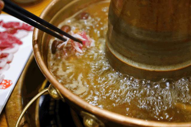 北京哪处烤羊肉最解馋？这家老字号，不是一个“绝”字就能概括