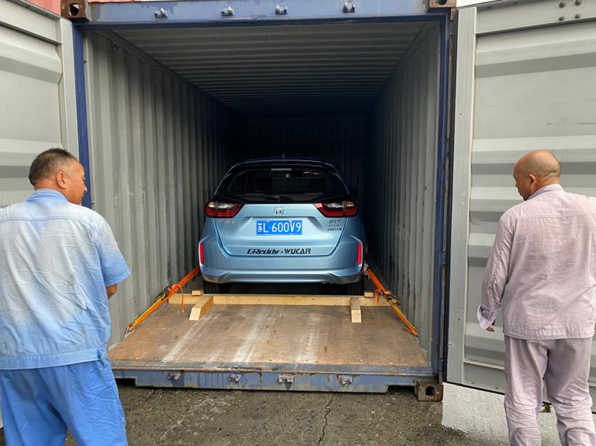 本田飞度最好的改装,国外本田三厢飞度改装