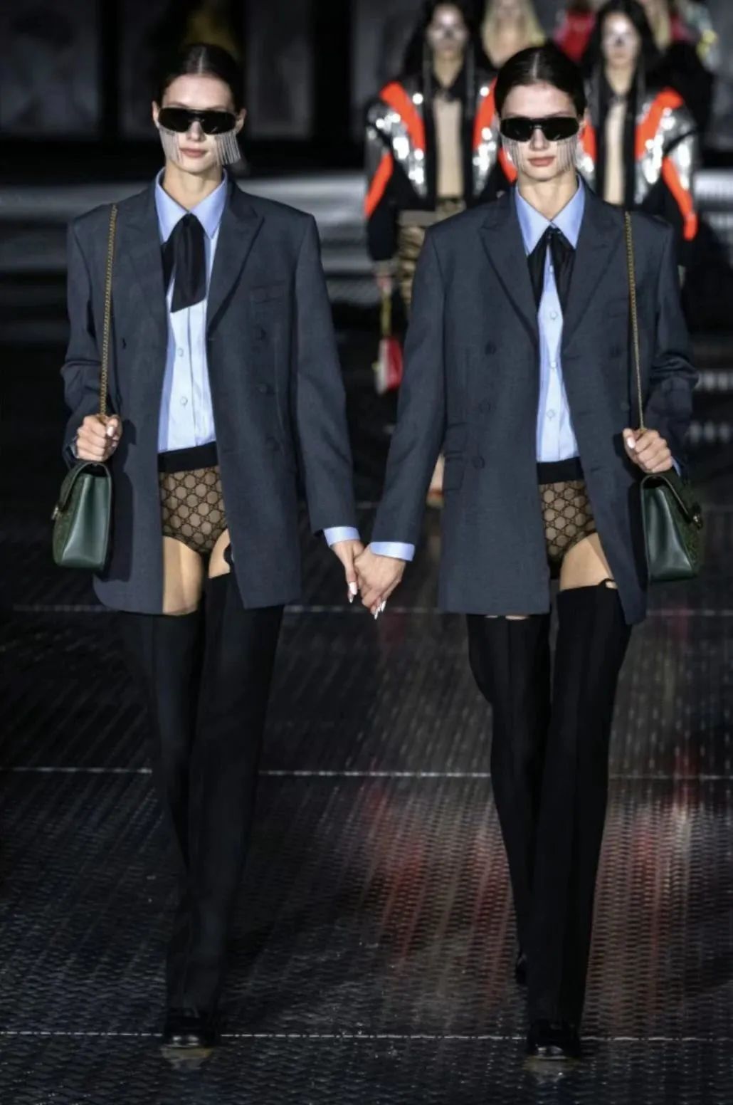 董洁黄色裙子黑色裤子,董洁穿钻石短裤引热议