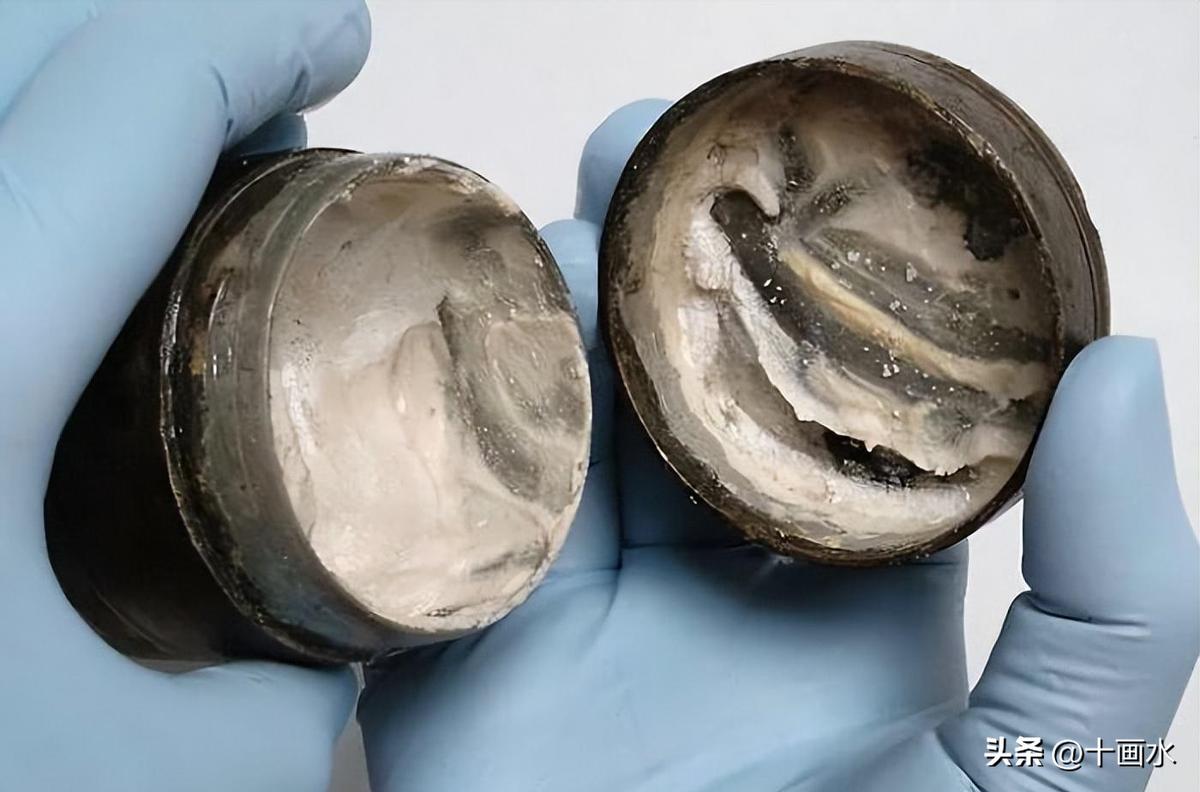 日军当着国军的面杀俘虏,日军侵华兽行