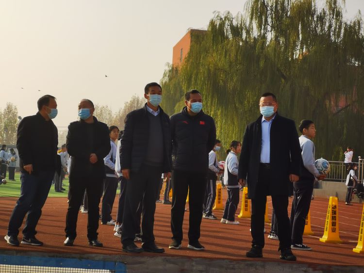 阳光体育快乐足球绘画初一,阳光体育快乐足球比赛