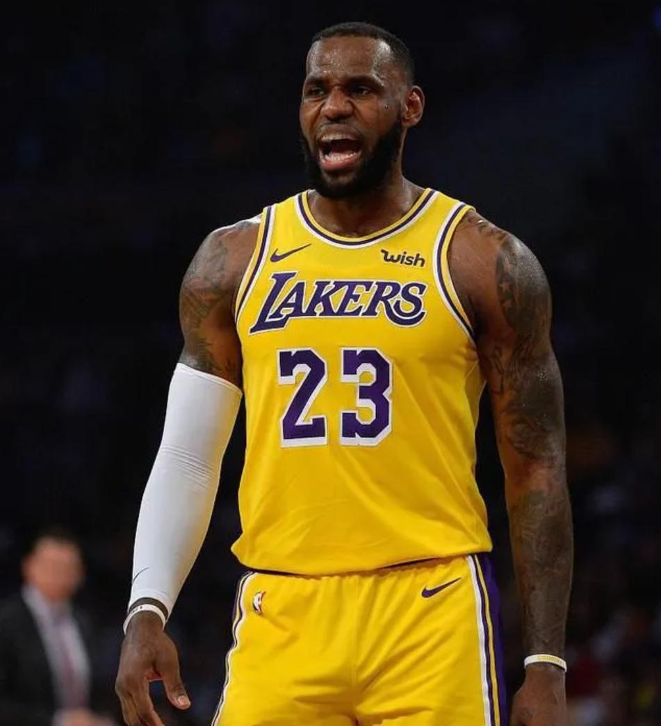 詹姆斯谈退役我的生涯一片无悔,詹姆斯我是历史最佳球员