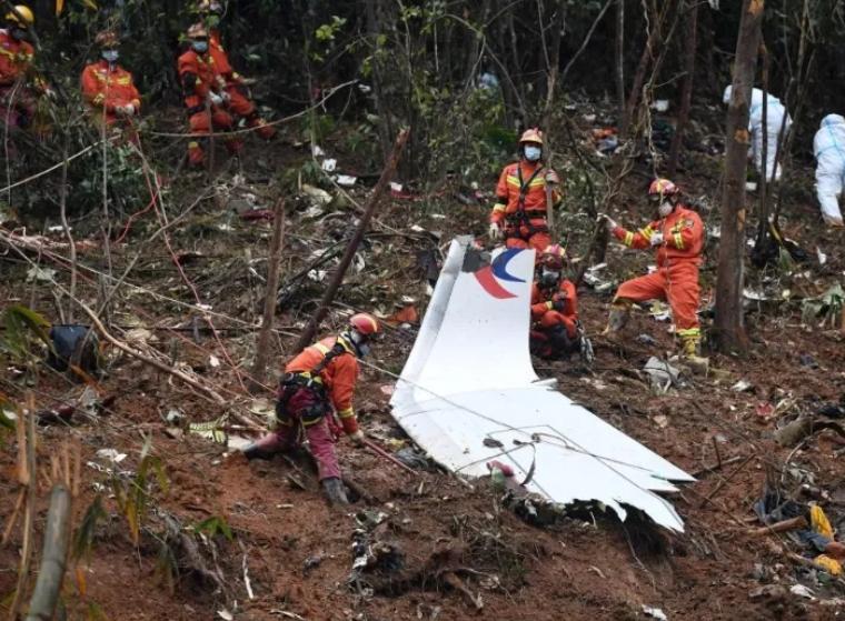 对东航mu5735飞机失事的看法,东航mu5735客机失事都找到了什么