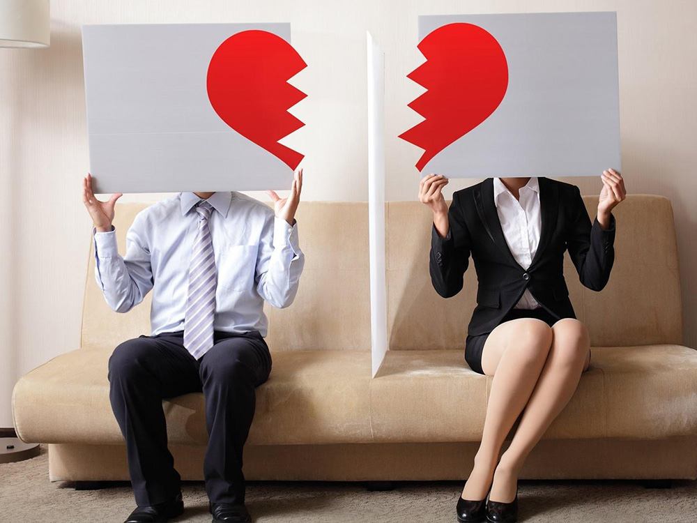 亲戚要我在银行帮他贷20万,朋友用钱让我去银行贷50万