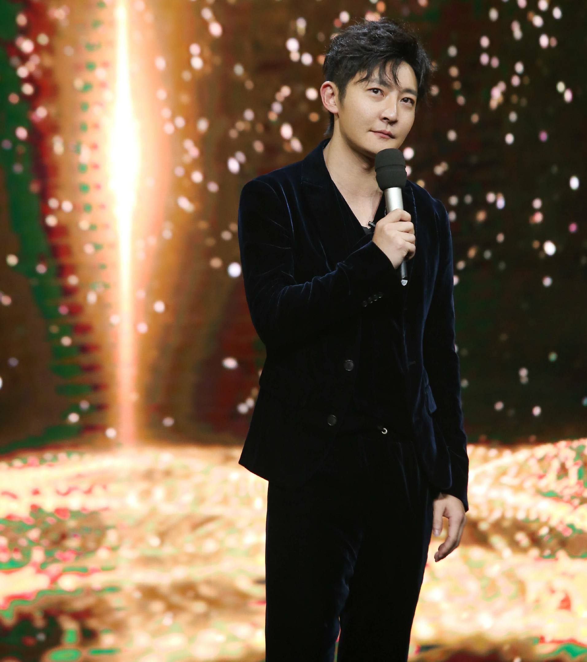 长得显矮的10位男星,长得矮却最迷人不足1米60的男明星