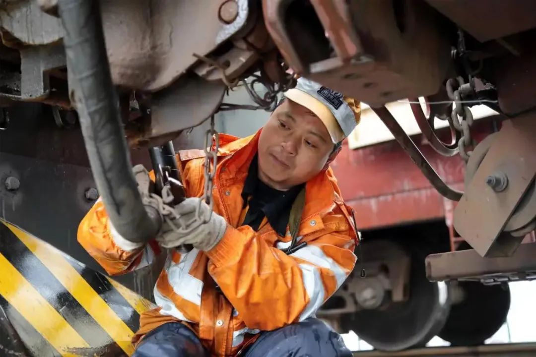 中亚专列开行让中国新能源汽车驶入出海“快轨”