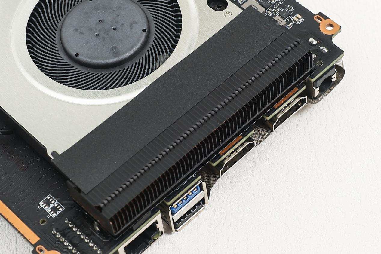 嫌弃“粗大”台式机的戳进来：迷你机也有春天，零刻SER4挺香