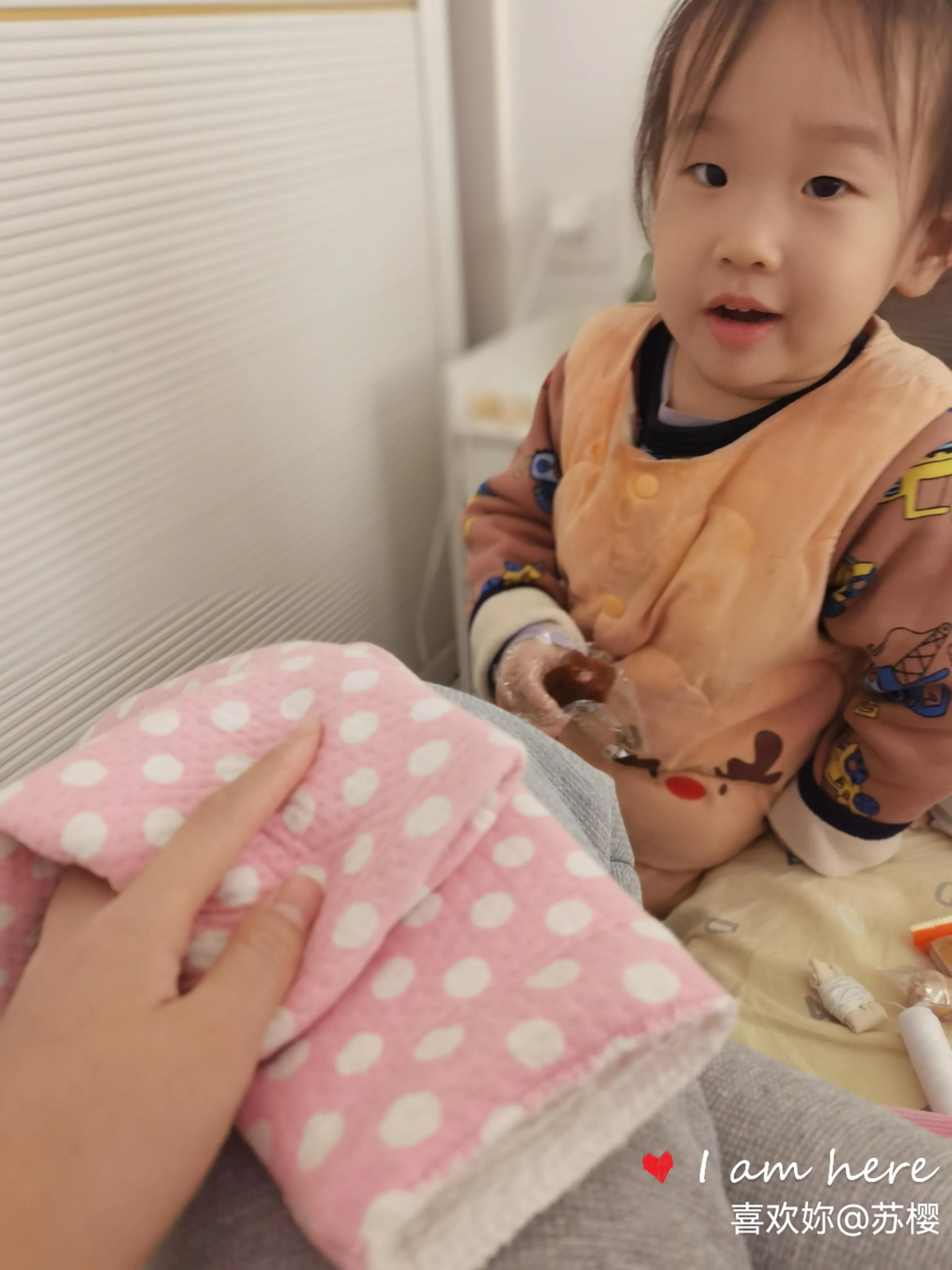 儿童束腿裤子长了怎么变短,冬天给小孩快速穿裤子的妙招