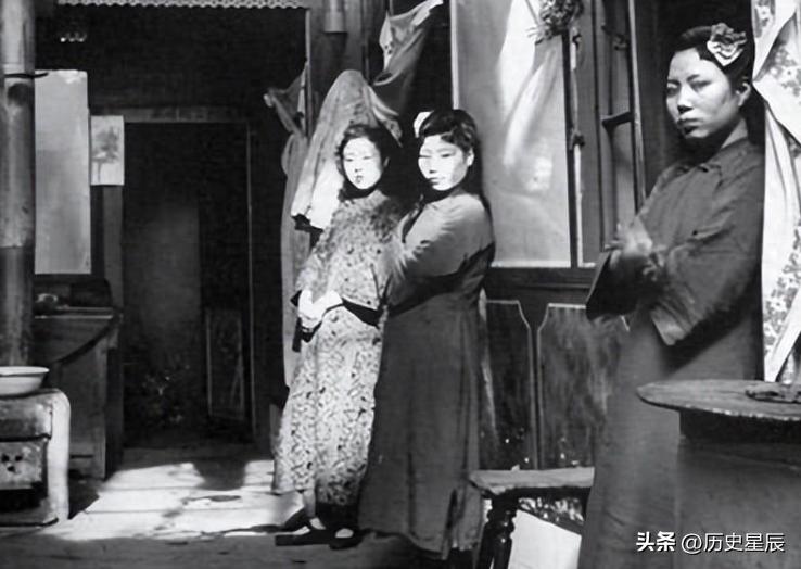 【晚清*楼青**旧影】*楼青**女媚态百出，丰乳肥臀，风情难挡！