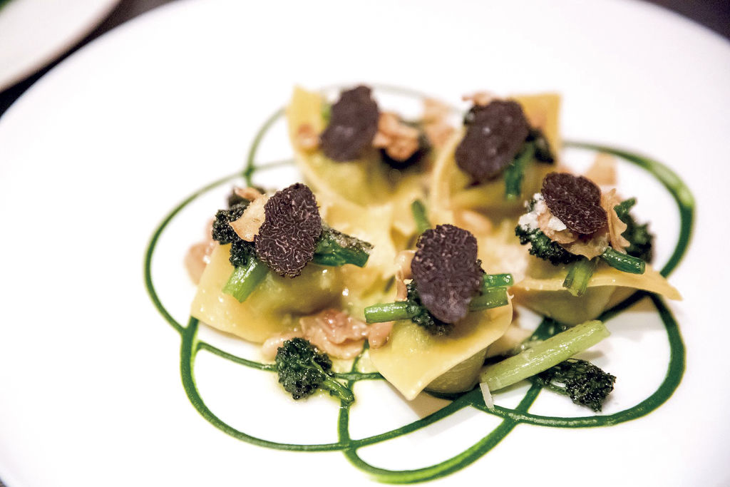 在香港的米其林餐厅用餐,在香港的豪华正餐