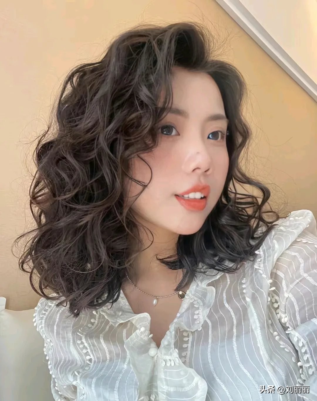 波波头满头小卷发型图片2015,高层次波波头满头造型烫打理