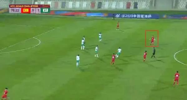 国足1比1平沙特！3功臣背后一水货，拖戴伟浚后腿，李霄鹏信错人