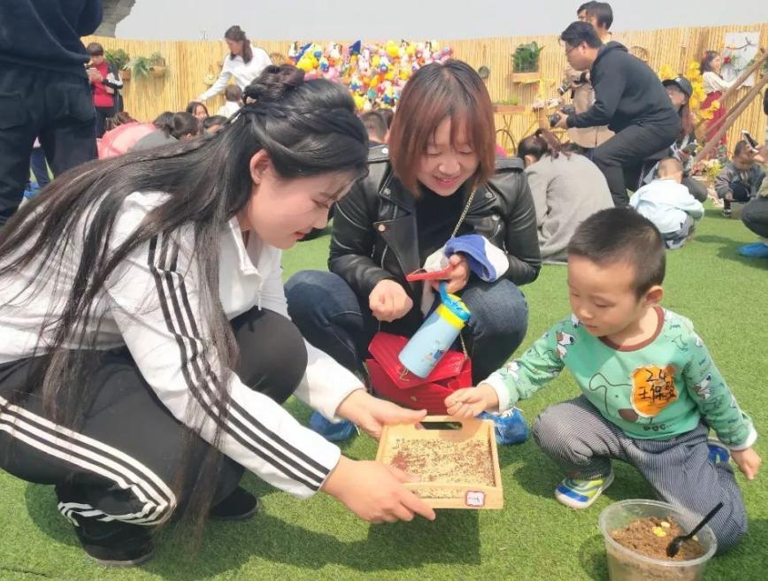 名牌变山寨？同班学生因撞衫拿错衣服，宝妈讨要，对方却倒打一耙