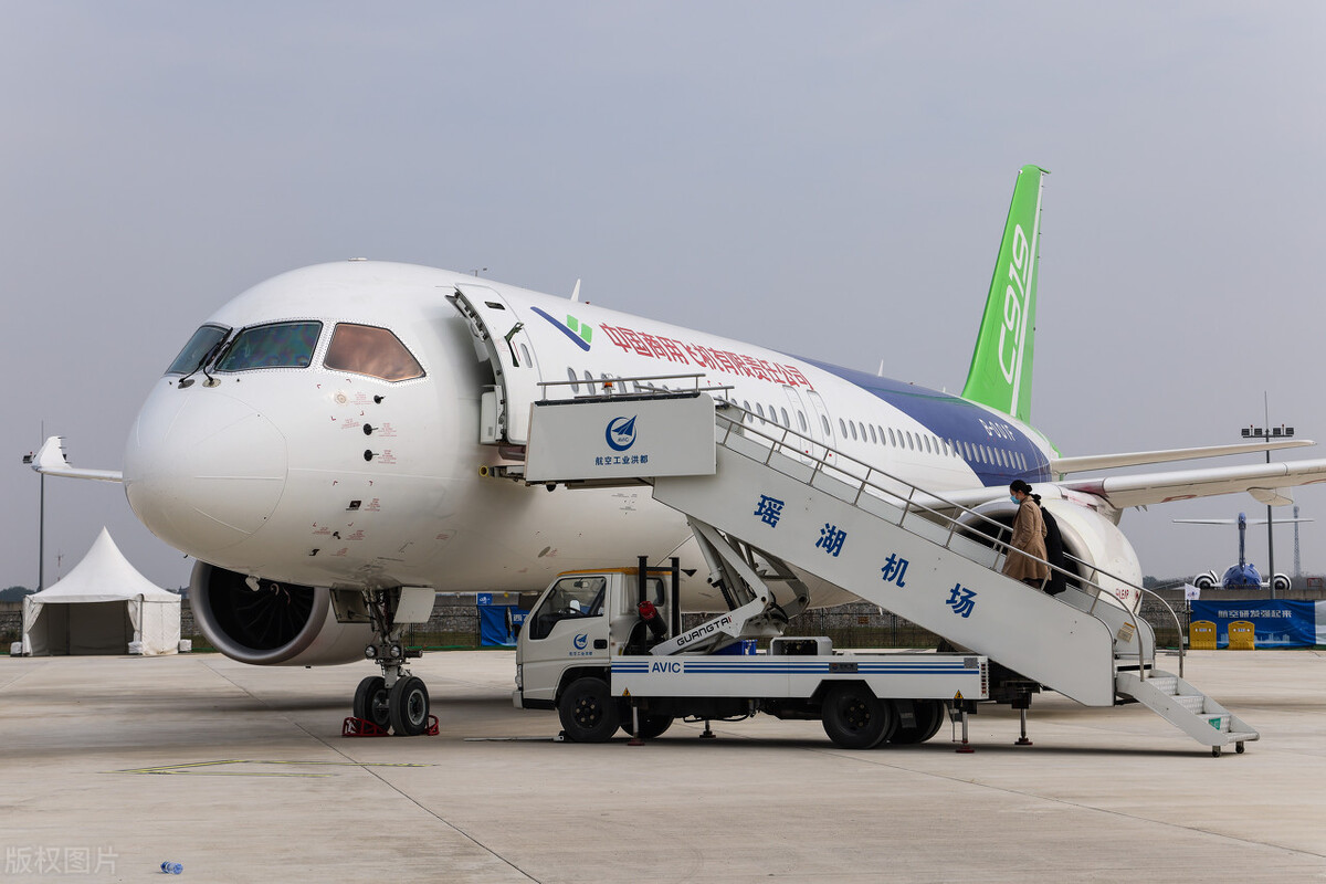 美国不发适航证，C919就无法飞出国门？大飞机垄断程度比芯片还高