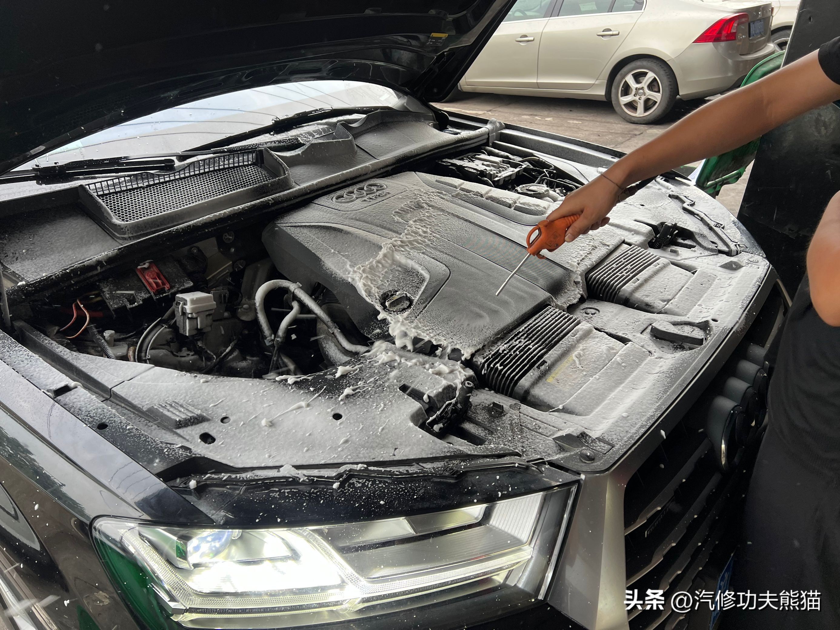 新款奥迪q72.0t保养,奥迪q7做大保养需要更换哪些