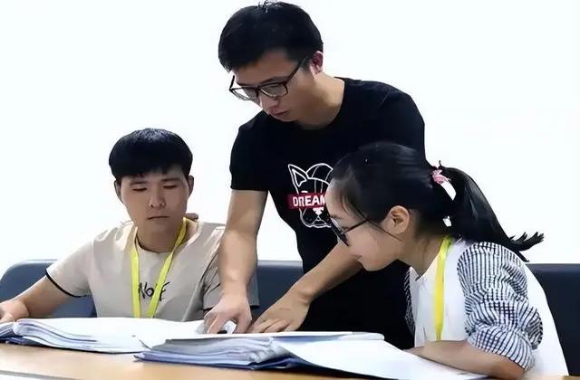 毕业生“广撒网”式投简历，却都石沉大海，HR直言不会看这些简历