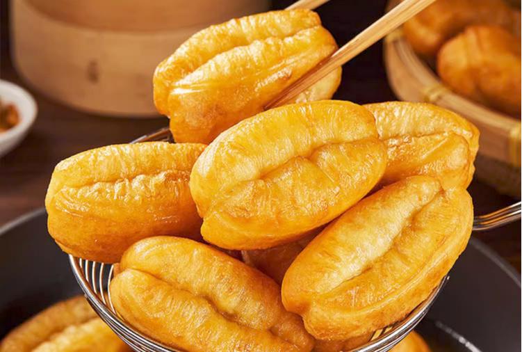 不用油炸的小油条蓬松暄软,彩色小油条香酥蓬松的做法