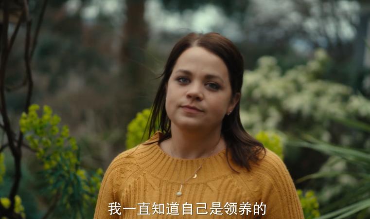 20岁女孩有3个名字？颠沛流离被父亲施暴，真相比电影荒诞太多