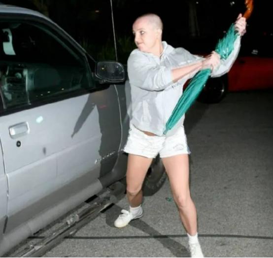 被父亲奴役13年的“小甜甜”,体内被放节育器,不让她见自己孩子