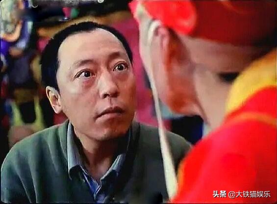 下垂眼袋男明星,眼袋严重的明星