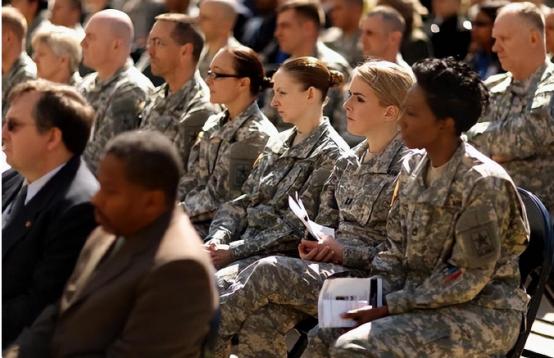 美国女兵惨死军营,“所有同事都性侵我”,官方称其自杀