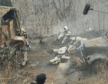 大学生进剧组当群演引热议,大学生进剧组当群演演技炸裂