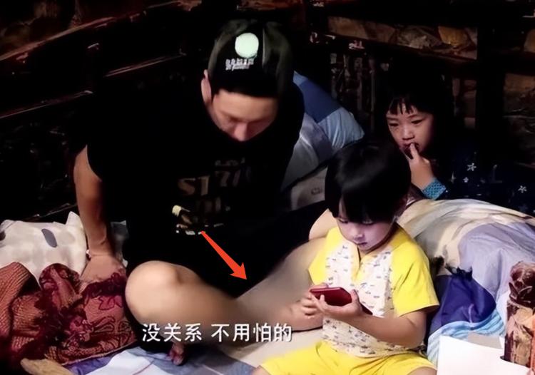 鹿晗晒纹身紫色笑脸,纹身师与鹿晗