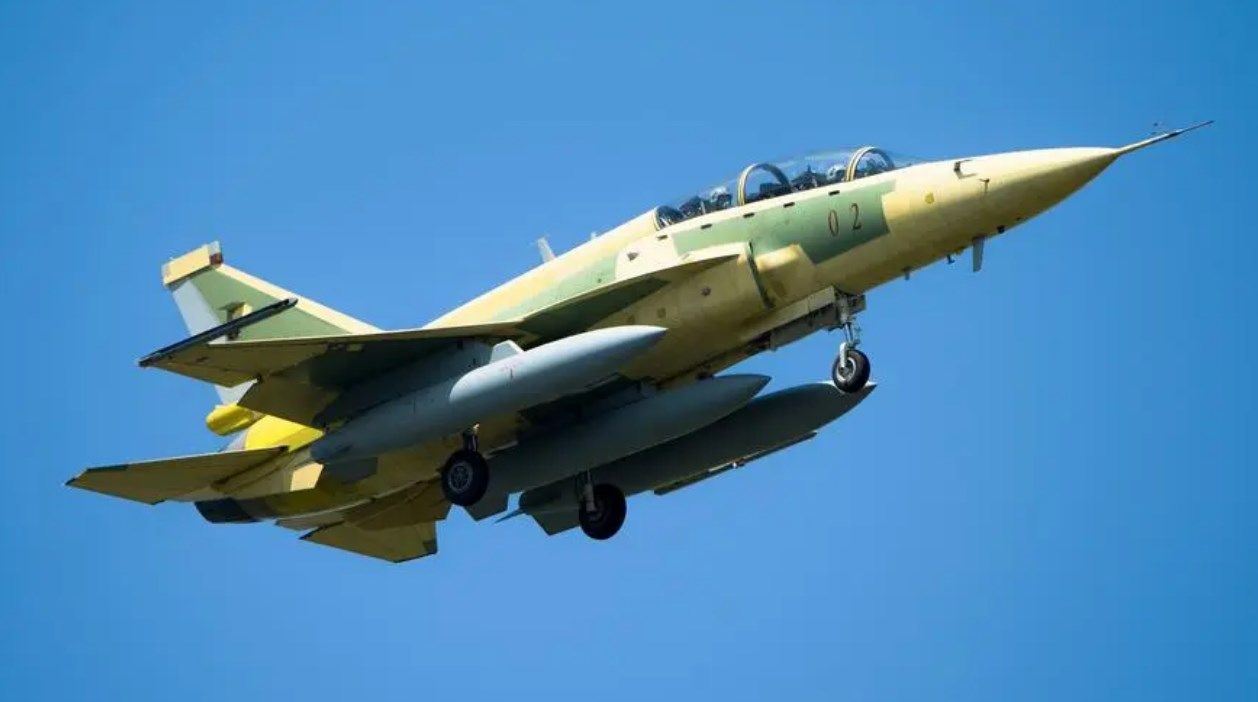 枭龙战斗机马来西亚,枭龙战机和印度光辉战机数据对比