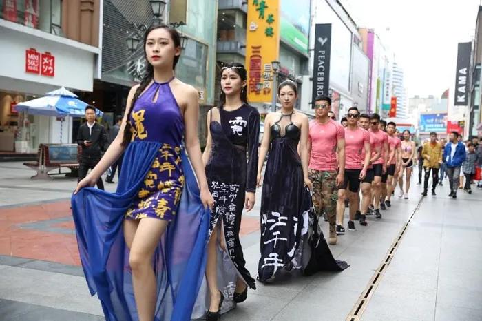 成都到青岛自驾游住宿攻略,成都旅游住宿攻略及费用