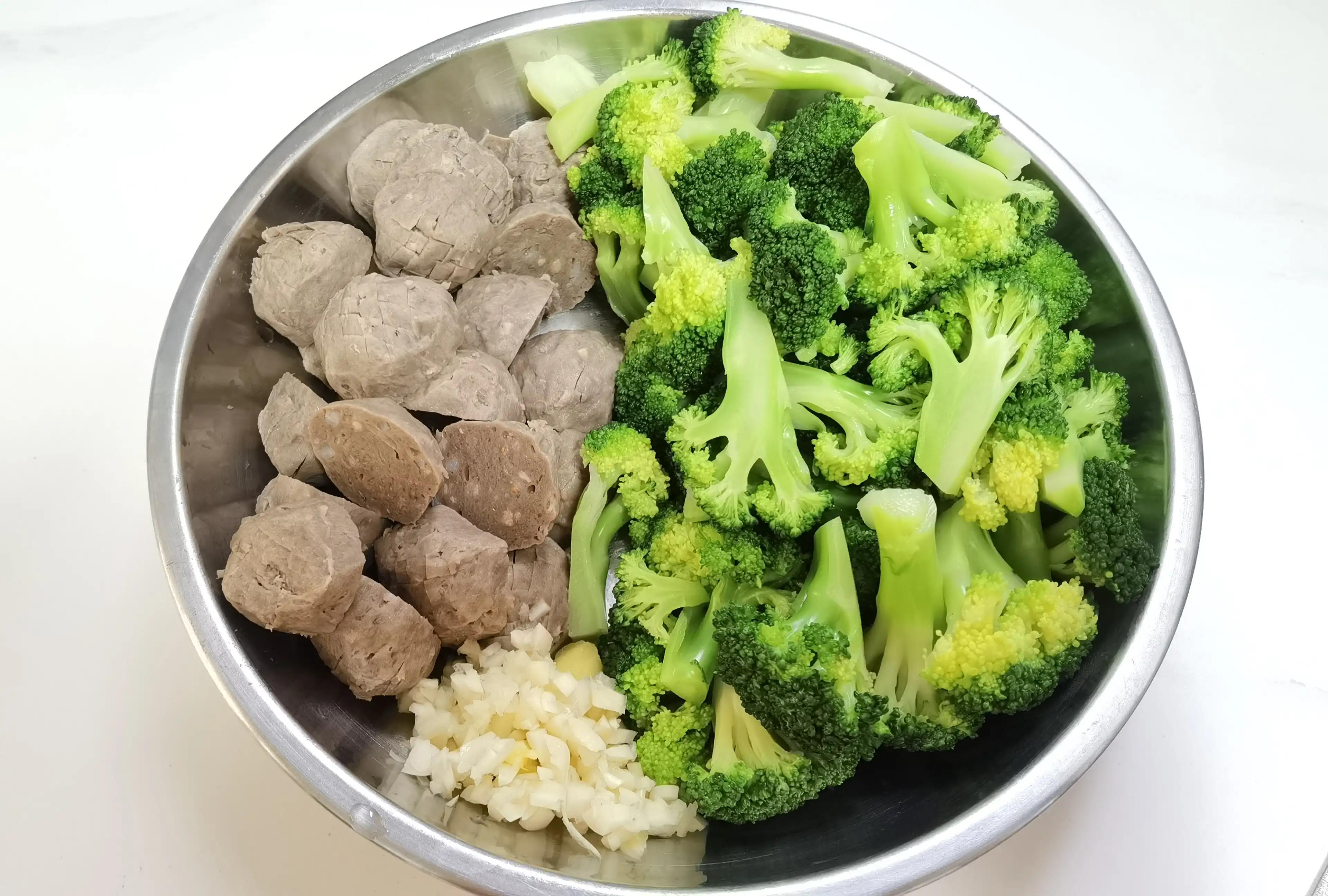 白鸽炖鲜人参补气血,鲜人参煲老鸡