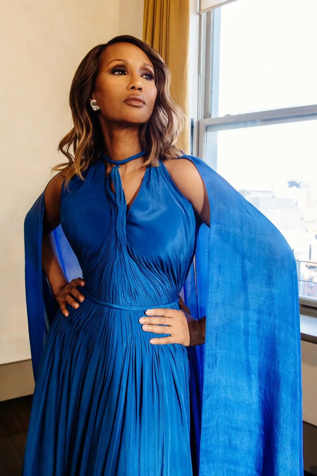 她真的做到了身居茅屋眼观全球，脚踩污泥胸怀天下！