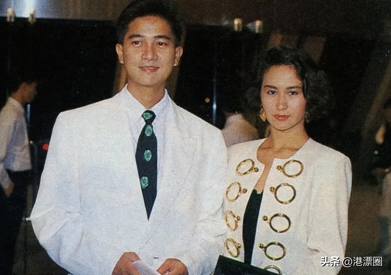 最近港人挤爆的这个地方，是香港八卦第一产地