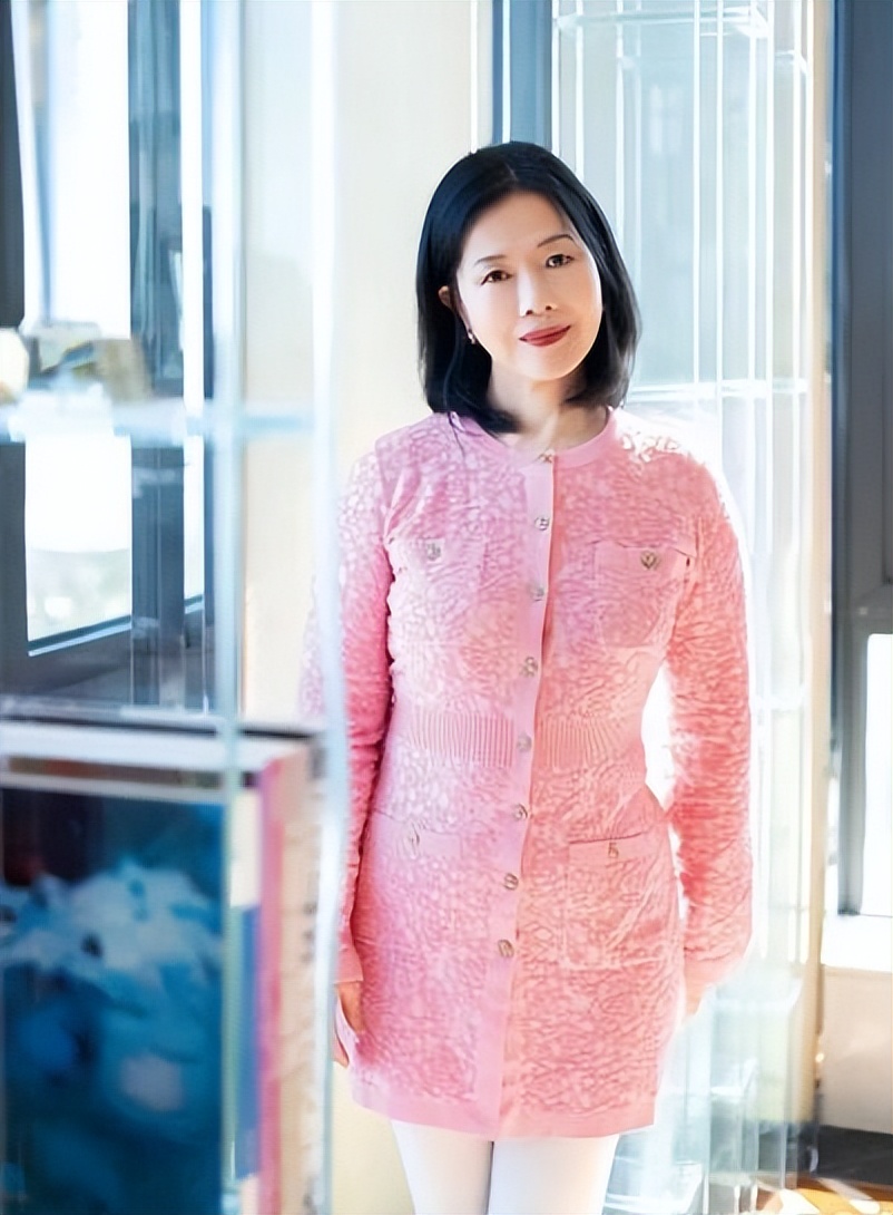 从设计师到“气质”女总裁，她辞职创业，屡获表彰，毕业于东华大学！