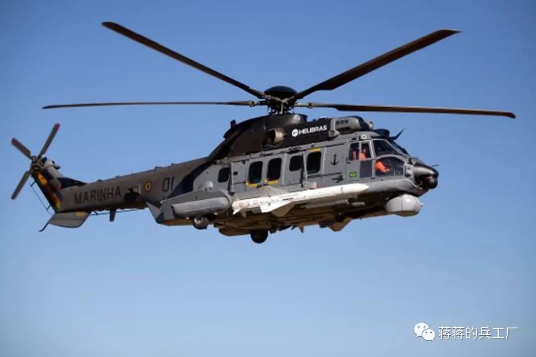 巴西海军接收新型H225M直升机，可挂载两枚飞鱼导弹打70千米