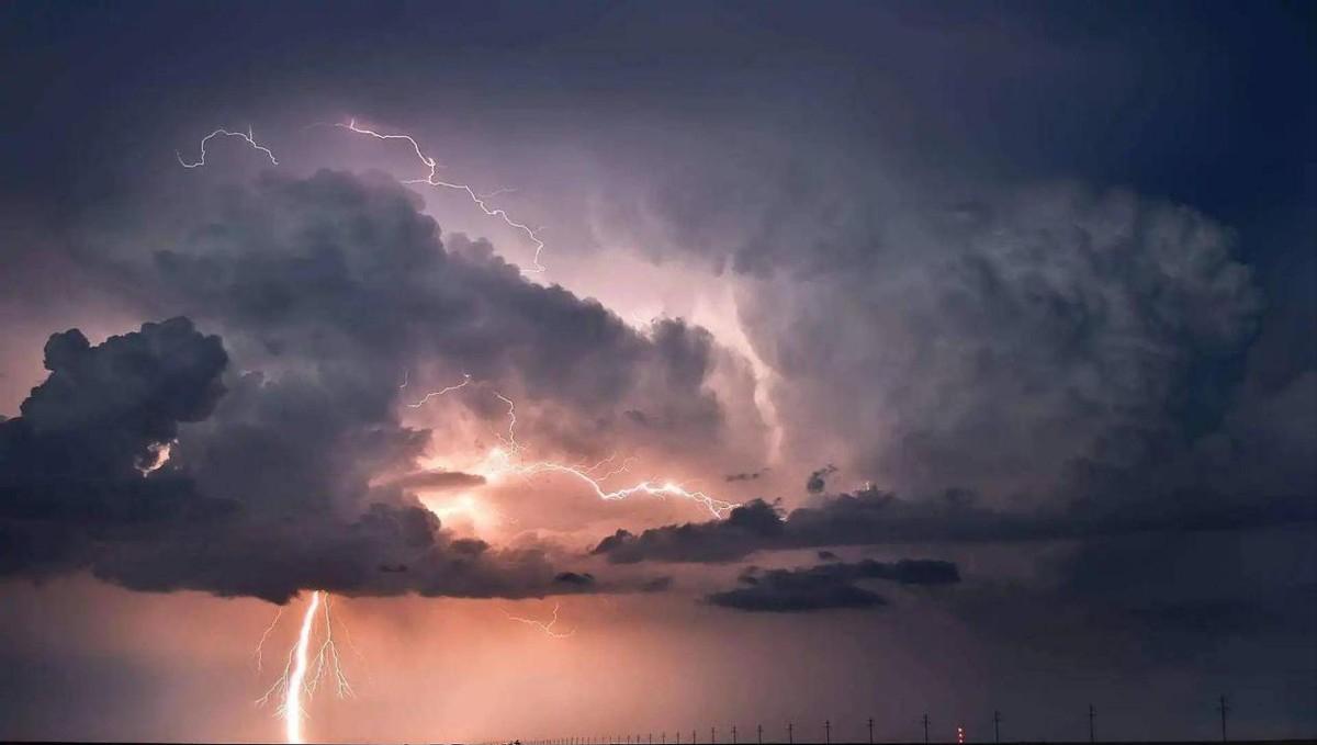 玉龙雪山拍婚纱被雷劈新郎身份,玉龙雪山照婚纱照被雷击