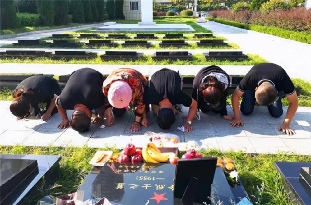 23岁为国捐躯,她的初恋守在墓旁终身未婚,弟弟苦寻她下落64年