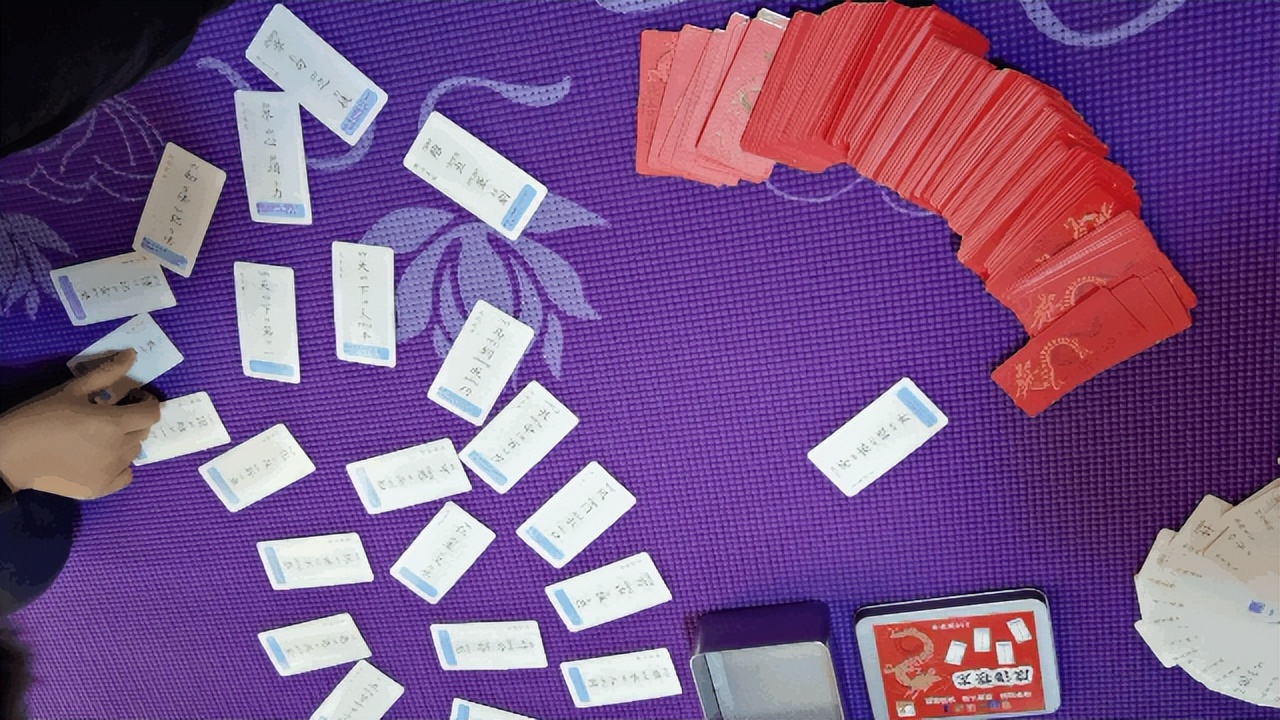 适合孩子玩的成语接龙游戏,关于成语接龙的小游戏幼儿