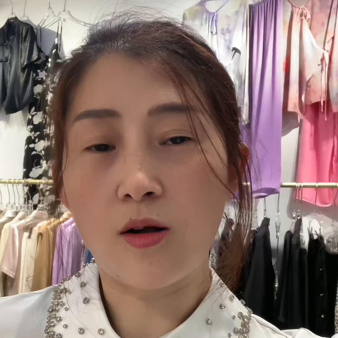 深圳南油高端女装批发攻略,深圳南油高端女装拿货一件代发