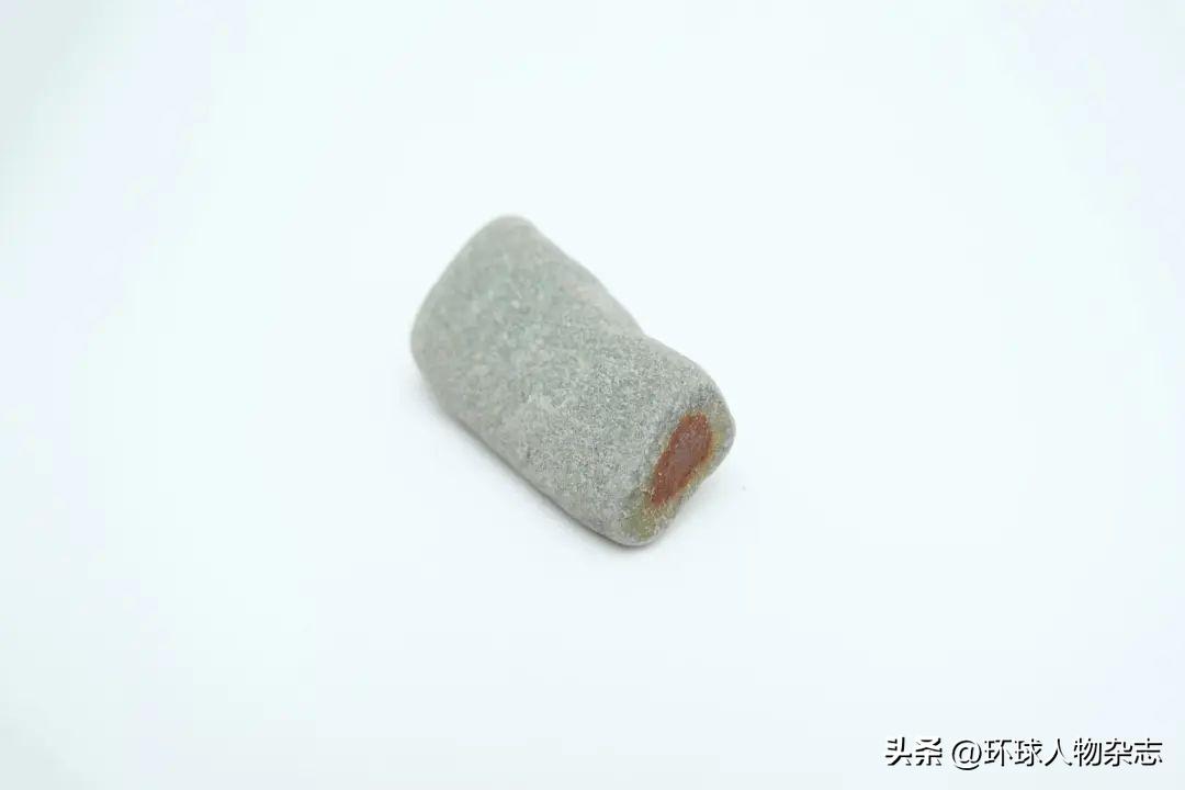 留学生在英国捡垃圾,学生在泰晤士河边捡垃圾