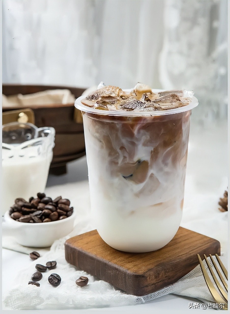 夏天的第一杯茶饮 (分享夏天第一杯奶茶)