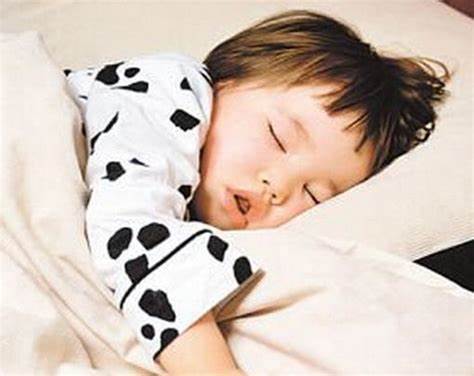 儿童习惯口呼吸怎么办,睡觉口呼吸的危害和治疗方法