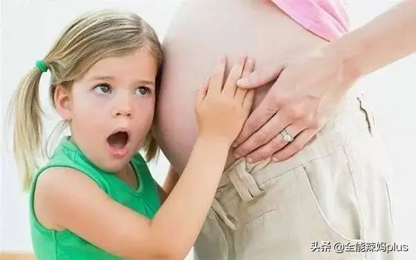 胎宝在肚子里都在干嘛,胎宝在肚子里一弹一弹的