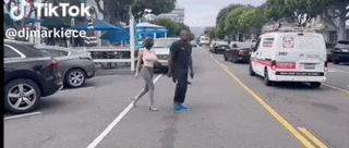 侃爷妻子bianca怪异穿搭,侃爷妻子黑色蚕蛹装